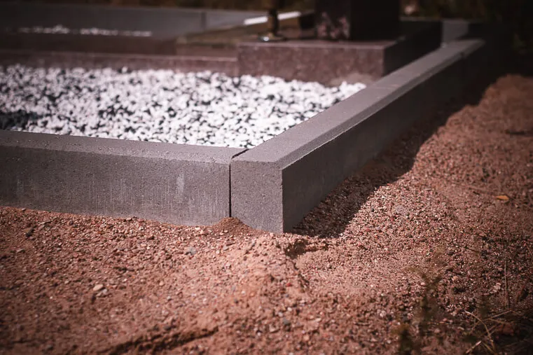 Монтаж тротуарных бордюров